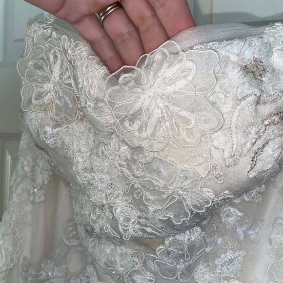 Flowy Lace Melissa Sweet Wedding Dress - Picture 11 of 12